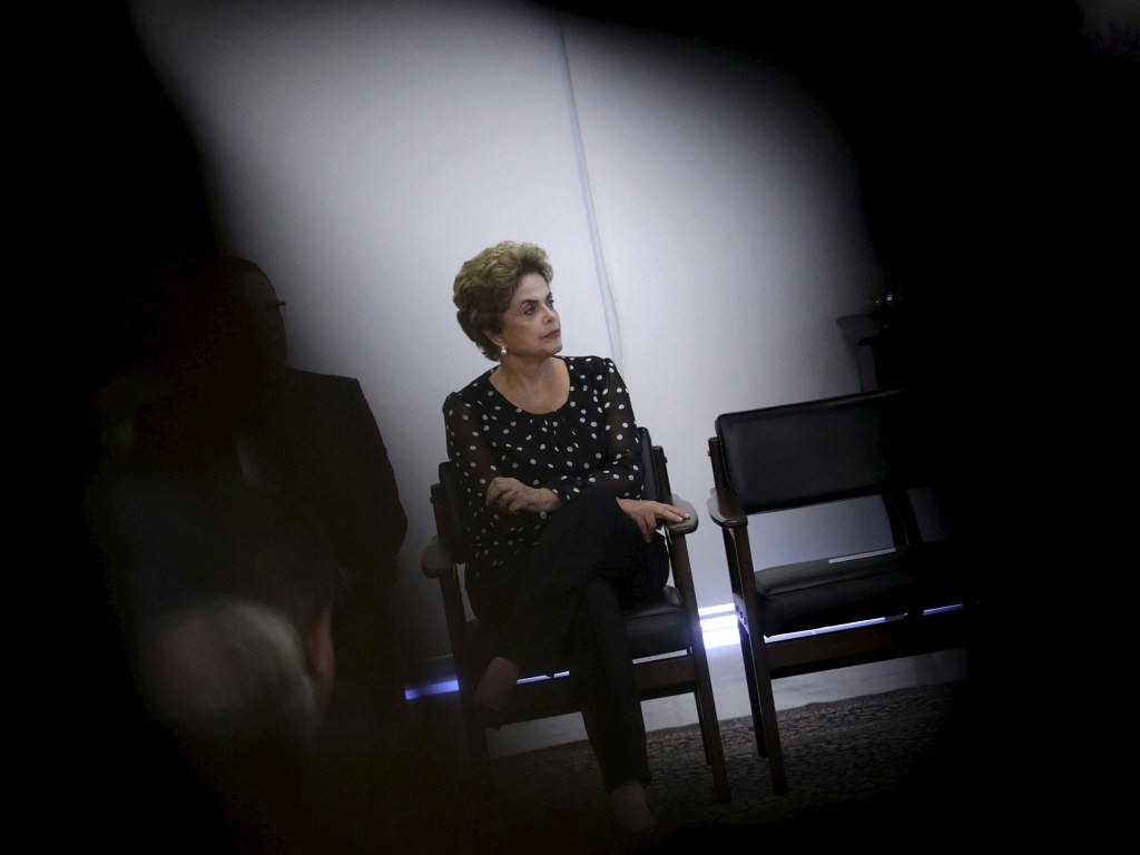 Presidente Dilma Rousseff comparece a reunião de renovação de contrato entre a Secretaria de Portos e o Terminal de Containers de Paranaguá