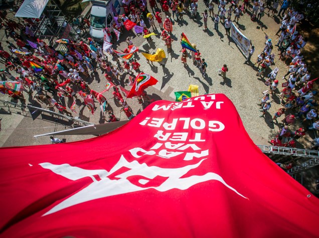 Manifestantes contra o Impeachment se reúnem no Vale do Anhangabaú para protestar a favor da Presidente Dilma - 17/04/2016