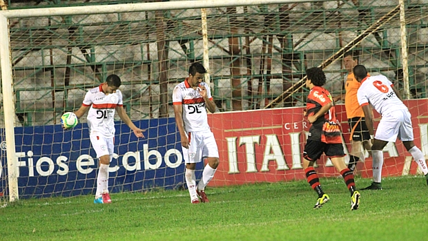 Apatia: jogadores da Portuguesa lamentam derrota e queda
