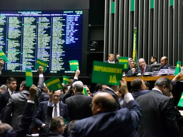 O presidente da Câmara dos Deputados, Eduardo Cunha (PMDB-RJ), comanda sessão realizada no plenário da Casa, no Congresso Nacional, em Brasília, nesta terça-feira (05)