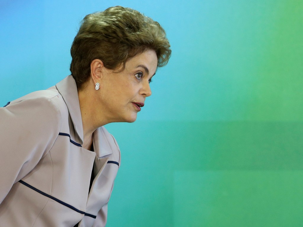 A presidente Dilma Rousseff participa de encontro com artistas e intelectuais em defesa da democracia no Palácio do Planalto, em Brasília