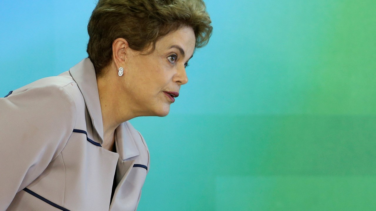 A presidente Dilma Rousseff participa de encontro com artistas e intelectuais em defesa da democracia no Palácio do Planalto, em Brasília
