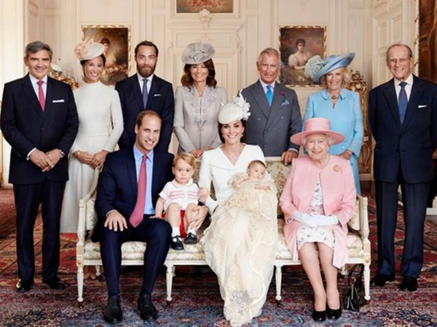 O Palácio de Kensington divulgou nesta quinta-feira as fotos oficiais do batizado da princesa Charlotte, realizado dia 5 de julho