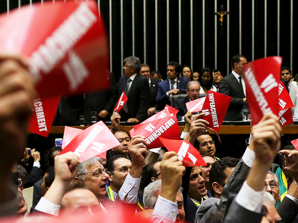 Protesto a favor do impeachment de Dilma Rousseff, na Câmara dos Deputados, em Brasília (DF), nesta quinta-feira (17)