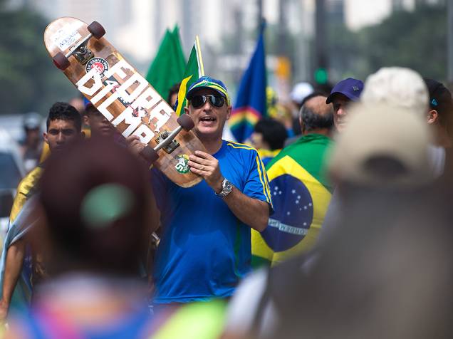 Em São Paulo, manifestantes fazem ato contra a corrupção e contra o governo na Avenida Paulista