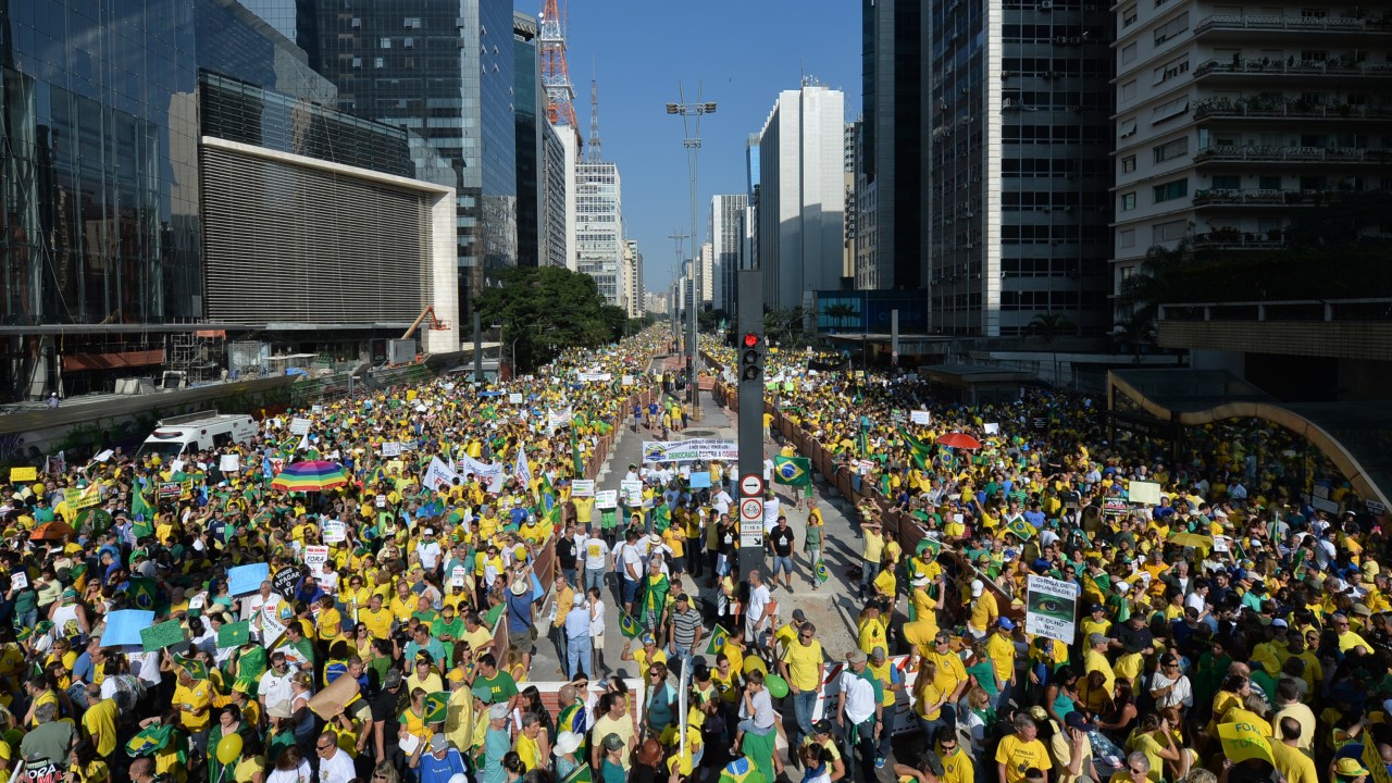 Protesto contra Dilma e o PT tomou a Paulista em 12 de abril