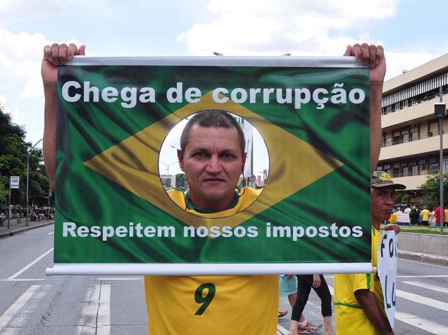 Protesto contra o governo da presidente Dilma Rousseff e contra o PT (Partido dos Trabalhadores) na cidade de Belo Horizonte