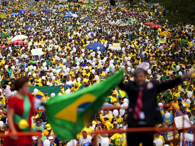 Protesto contra o governo de Dilma Rousseff,em Brasília (DF), na manhã deste domingo (13)