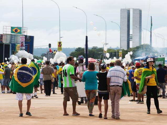 Movimentação contra a corrupção e a presidente Dilma Rousseff em Brasília (DF), neste domingo (13)