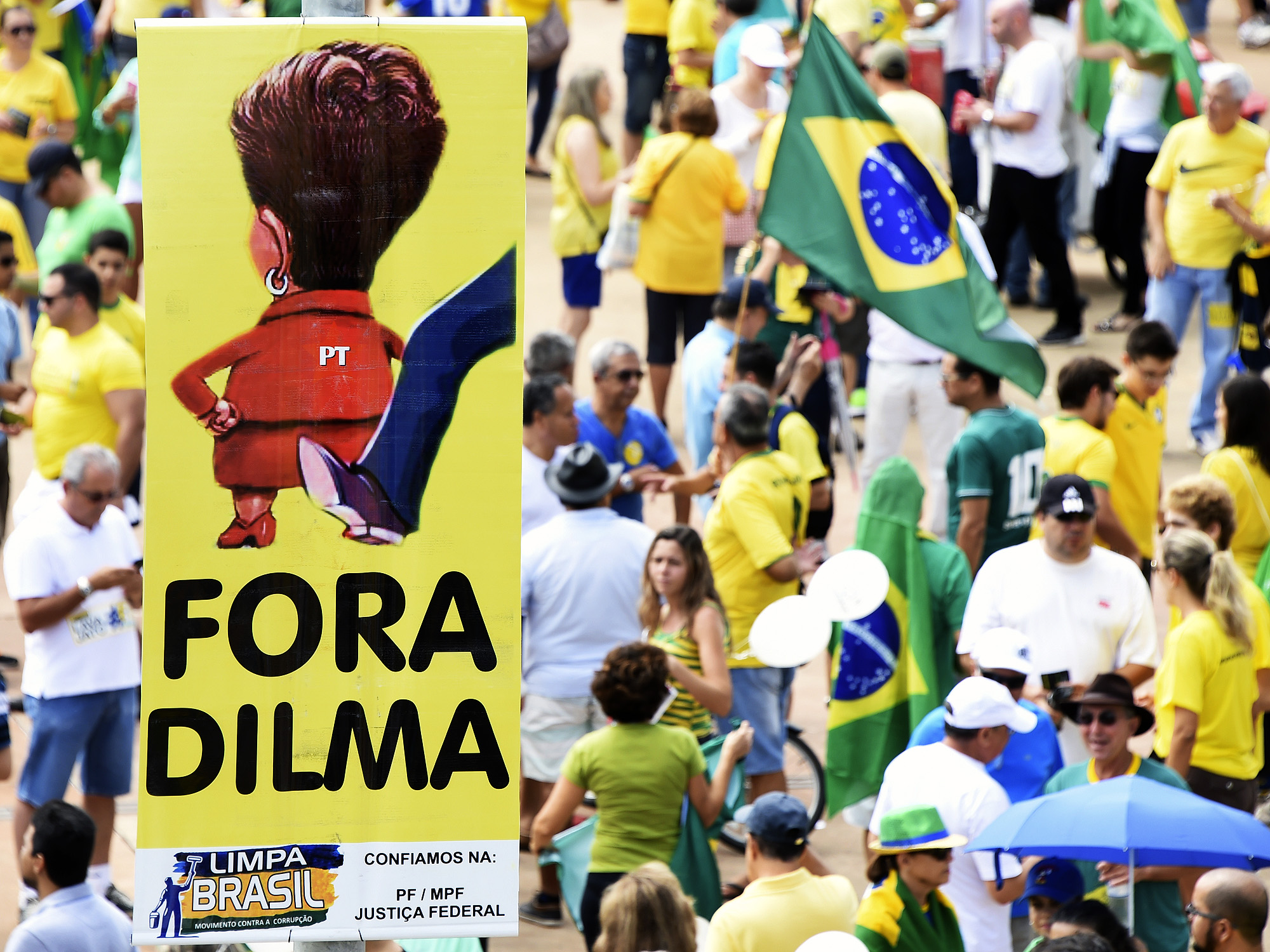 Movimentação contra a corrupção e a presidente Dilma Rousseff em Brasília (DF), neste domingo (13)