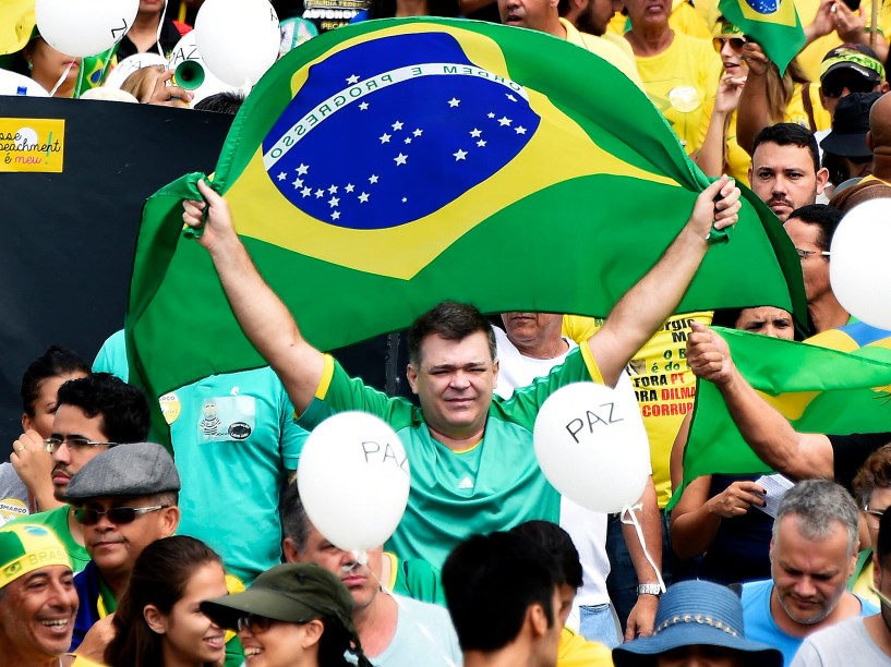 Movimentação contra a corrupção e a presidente Dilma Rousseff em Brasília (DF), neste domingo (13)