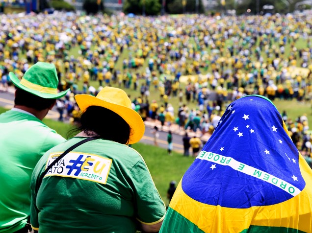Ato contra a corrupção e a presidente Dilma Rousseff em Brasília (DF), neste domingo (13)