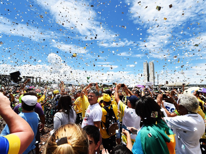 Ato contra a corrupção e a presidente Dilma Rousseff em Brasília (DF), neste domingo (13)