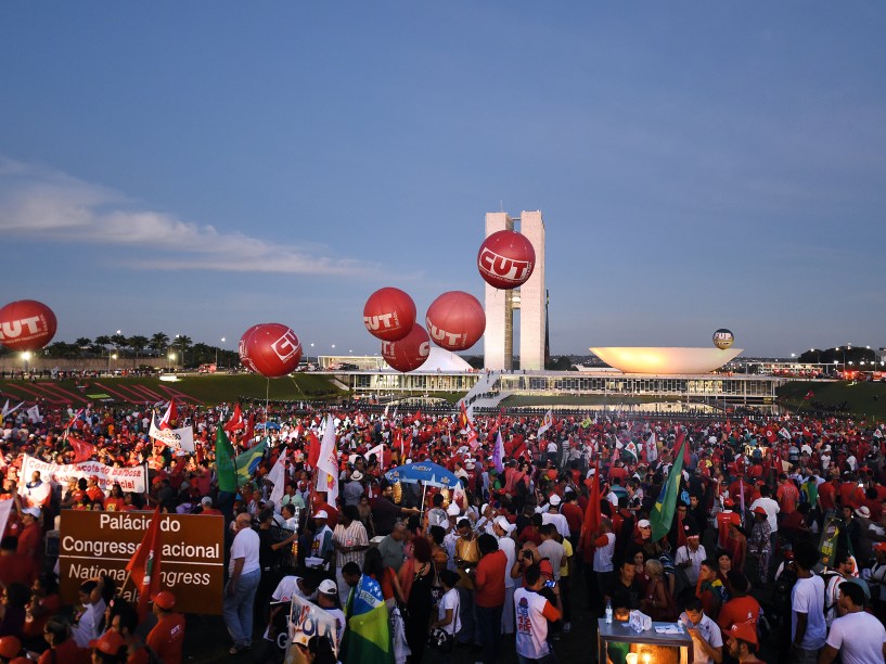 Manifestação a favor do governo Dilma Rousseff e do ex-presidente Luiz Inácio Lula da Silva, em Brasília