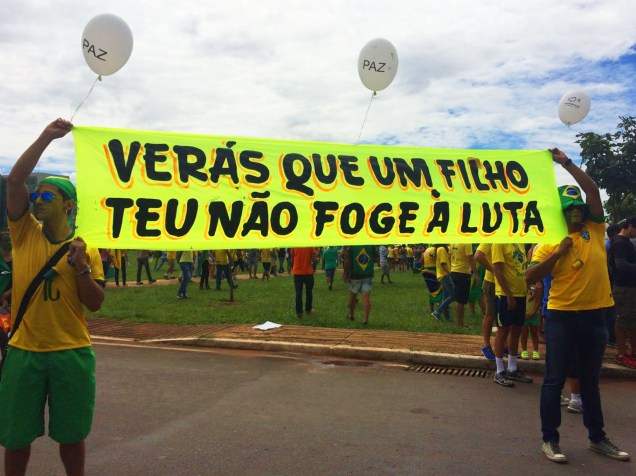 Protesto contra o governo de Dilma Rousseff,em Brasília (DF), na manhã deste domingo (13)