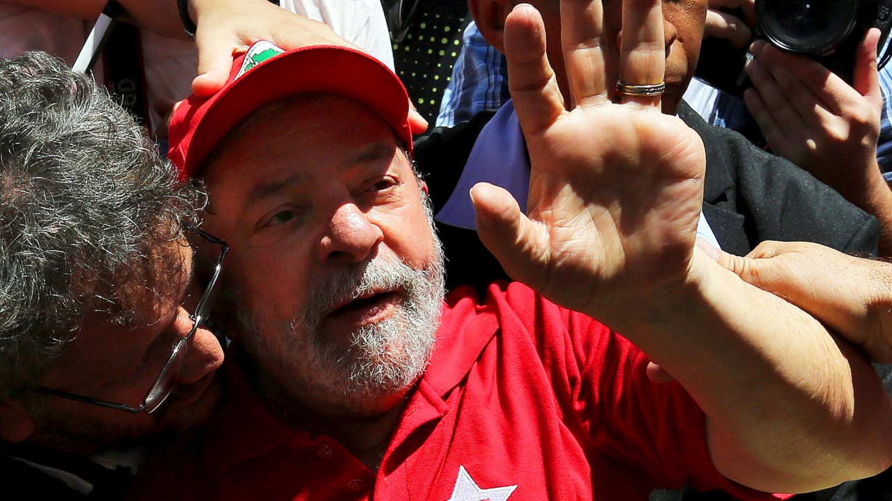 Mensalão fez com que Lula abandonasse "companheiros"