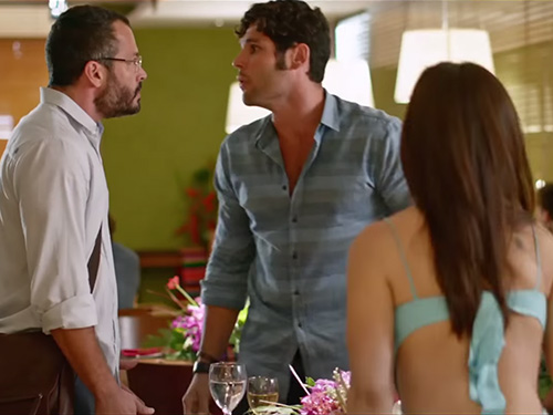 Cena do filme Qualquer Gato Vira-Lata 2 (2015), com Cleo Pires, Malvino Salvador e Dudu Azevedo