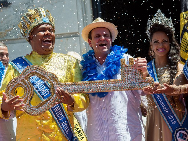 O prefeito Eduardo Paes realizou a entrega da chave da cidade ao Rei Momo na manha desta sexta-feira, no Palácio do Catete, Botafogo, sede da prefeitura do Rio de Janeiro. O tradicional ato marca e a abertura oficial do carnaval carioca de 2016.