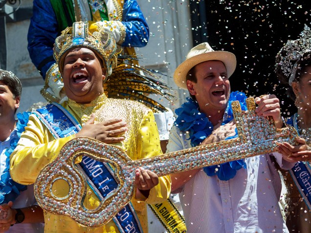 O prefeito Eduardo Paes realizou a entrega da chave da cidade ao Rei Momo na manha desta sexta-feira, no Palácio do Catete, Botafogo, sede da prefeitura do Rio de Janeiro. O tradicional ato marca e a abertura oficial do carnaval carioca de 2016
