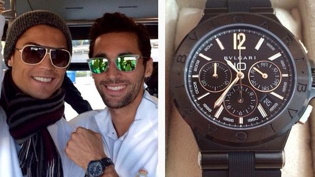 Alvaro Arbeloa posou com Cristiano Ronaldo e o relógio que ganhou do craque português
