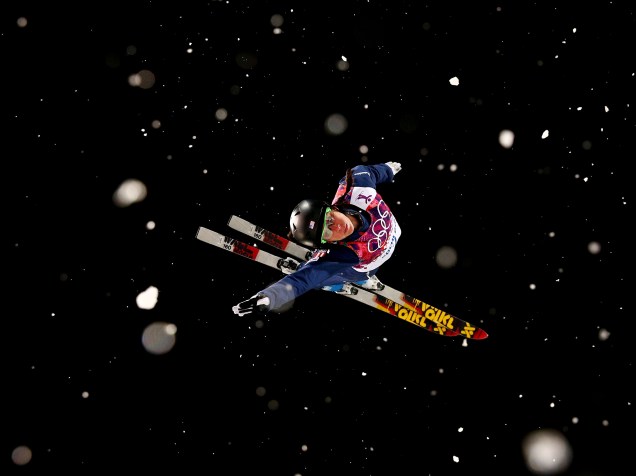 A americana Emily Cook durante competição de esqui nos Jogos de Inverno de Sochi, na Rússia