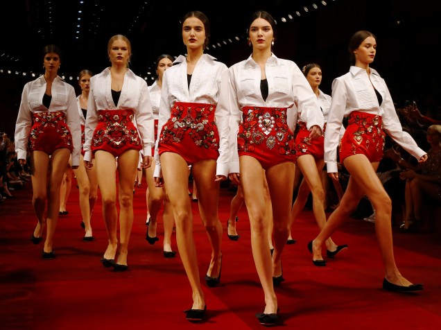 Modelos durante desfile da grife Dolce & Gabanna na semana de moda de Milão, na Itália