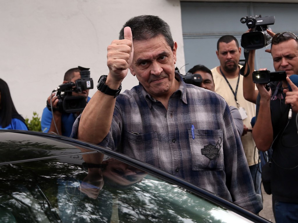 Ex-deputado Roberto Jefferson deixa o Instituto Penal Francisco Spargoli Rocha, em Niterói, Rio de Janeiro