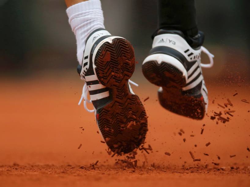 Japonês Kei Nishikori disputa partida pelo campeonato de Roland Garros, na França