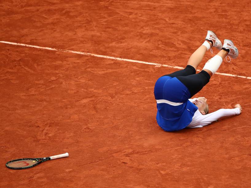 Holandesa Kiki Bertens celebra vitória nas quartas de final pelo campeonato de Roland Garros