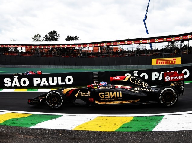 Romain Grosjean da Lotus durante treino classificatório para o Grande Prêmio do Brasil de Fórmula 1