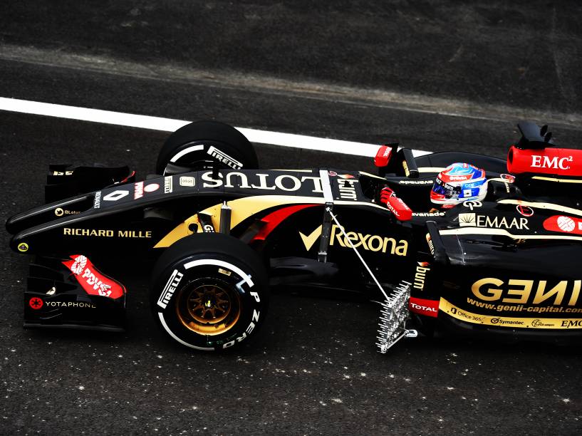 Romain Gosjean, da Lotus, faz treino livre em Interlagos