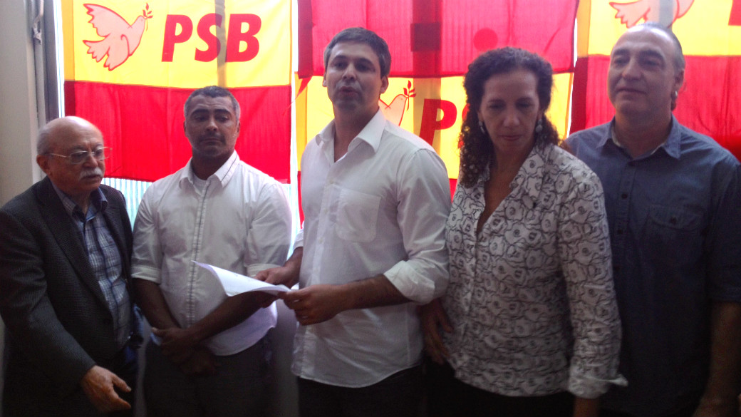 PSB anuncia apoio ao PT no Rio: na foto, da esquerda para a direita, Roberto Amaral, Romário, Lindbergh Farias, Jandira Feghali e Roberto Rocco