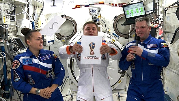 Astronautas russos apresentam logo da Copa de 2018