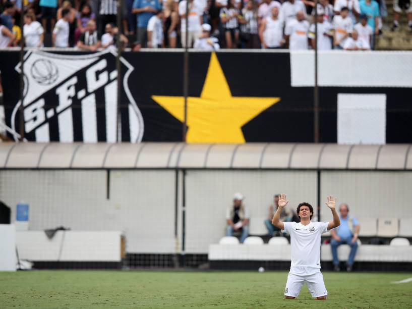 Victor Ferraz do Santos comemora durante a partida entre Santos e Cruzeiro do Brasileirão, na Vila Belmiro