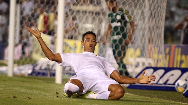 Ricardo Oliveira comemora o gol da vitória do Santos sobre o Palmeiras