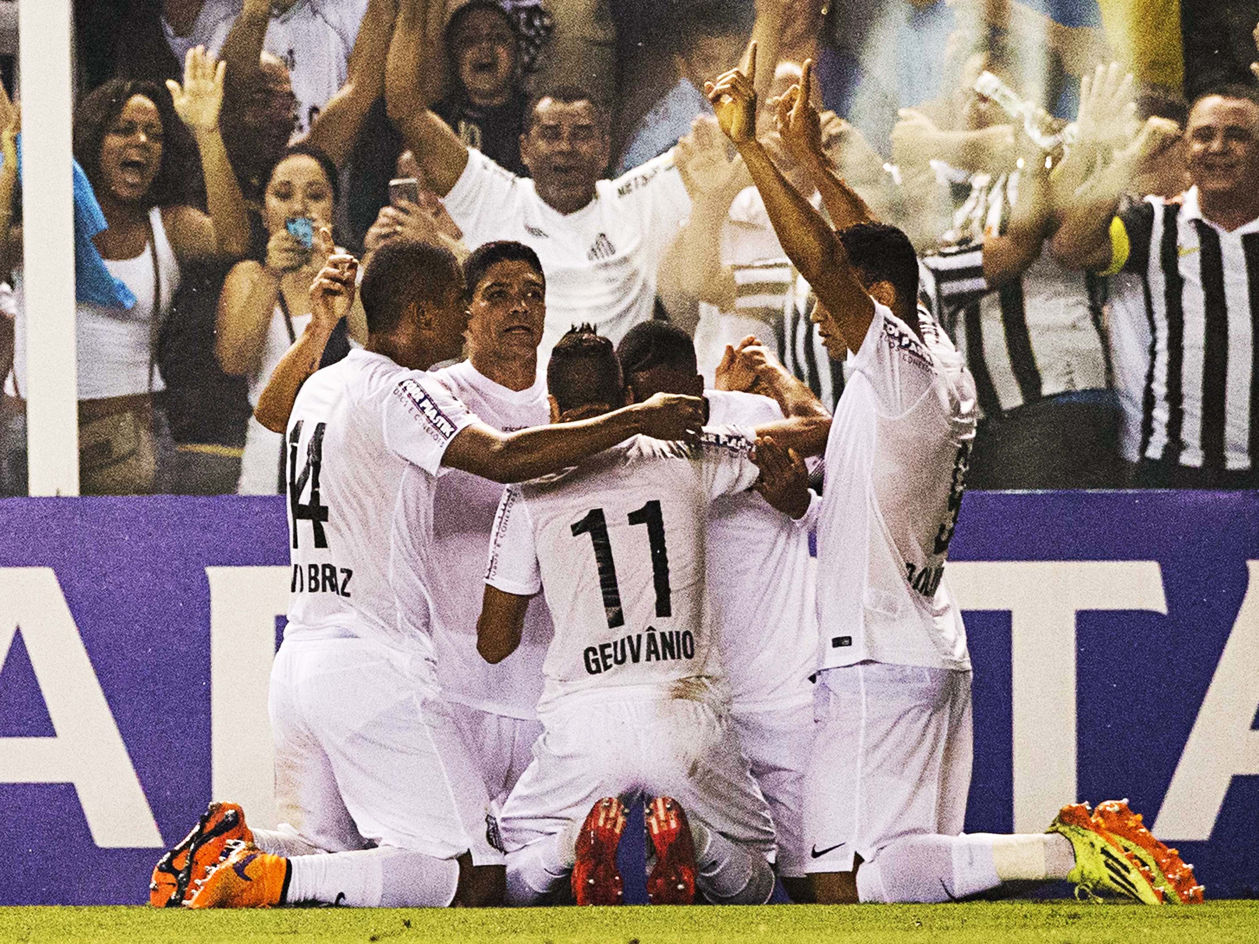 Santos vence o São Paulo, pela semifinal do Campeonato Paulista de Futebol 2015, no Estádio Urbano Caldeira (Vila Belmiro), neste domingo (19), em Santos