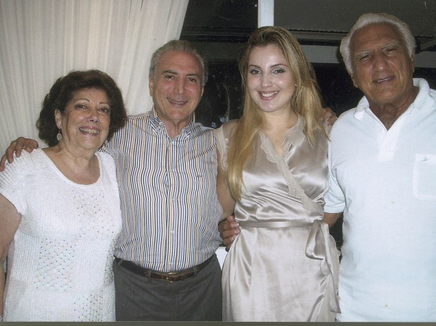 A cunhada Wally Spina Lulia, o casal Michel e Marcela e o irmão Adib Temer, em imagem de 31/12/2010