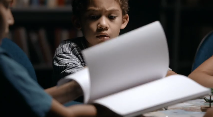 Frame do comercial Dilma na TV - "Pré-sal é dinheiro para educação e saúde"