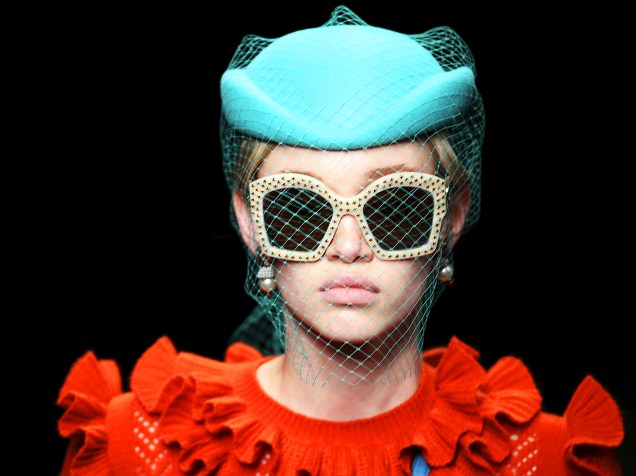 Modelo apresenta criação da Guzzi, durante a Semana de Moda de Milão, na Itália