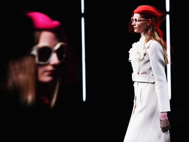 Modelo apresenta criação da Guzzi, durante a Semana de Moda de Milão, na Itália