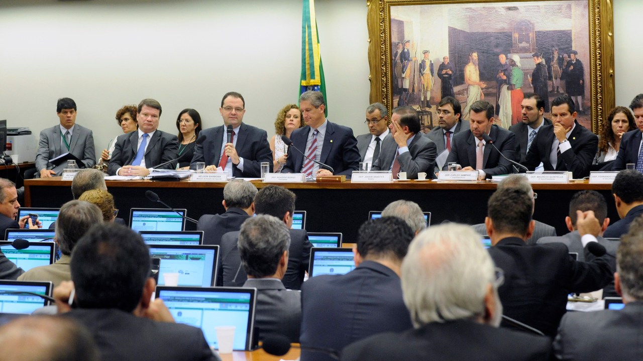Sessão da comissão especial do impeachment, que analisa a denúncia contra a presidente Dilma Rousseff, por crime de responsabilidade fiscal, em Brasília (DF)