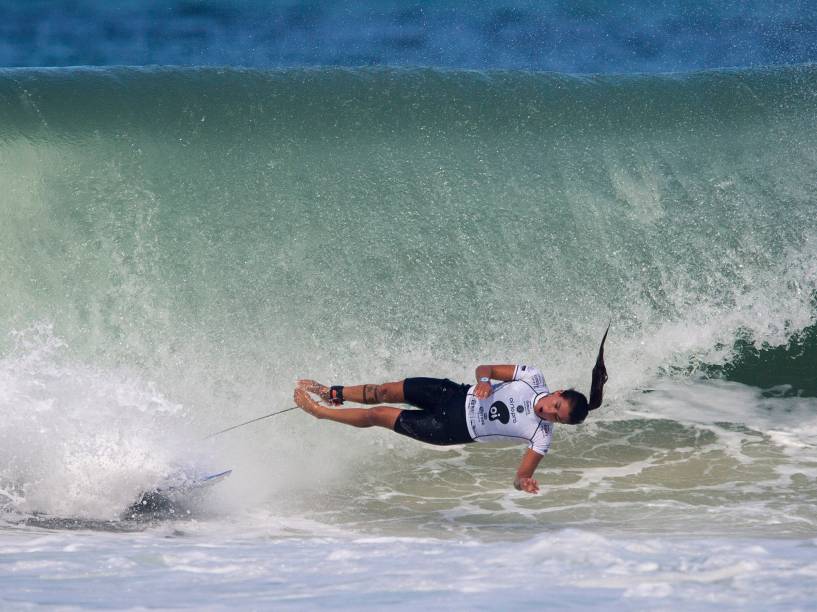 Última surfista brasileira na competição, Silvana Lima cai e é eliminada da etapa feminina da Rio Pro 2015