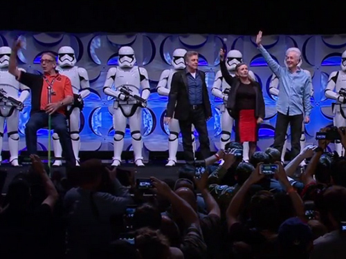 O elenco da trilogia original no palco do Star Wars Celebration, da esquerda para a direita: Chewbacca (Peter Mayhew), Luke (Mark Hamill), Leia (Carrie Fisher) e C3PO (Anthony Daniels)