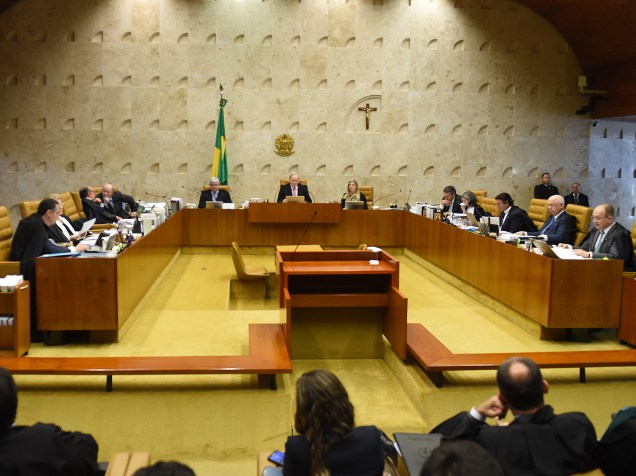 Os ministros do STF se reúnem para discutir como deve ser rito para pedido de impeachment da presidente Dilma Rousseff adotado na Câmara dos Deputados, nesta quarta-feira (16), em sessão do Supremo Tribunal Federal, em Brasília (DF)