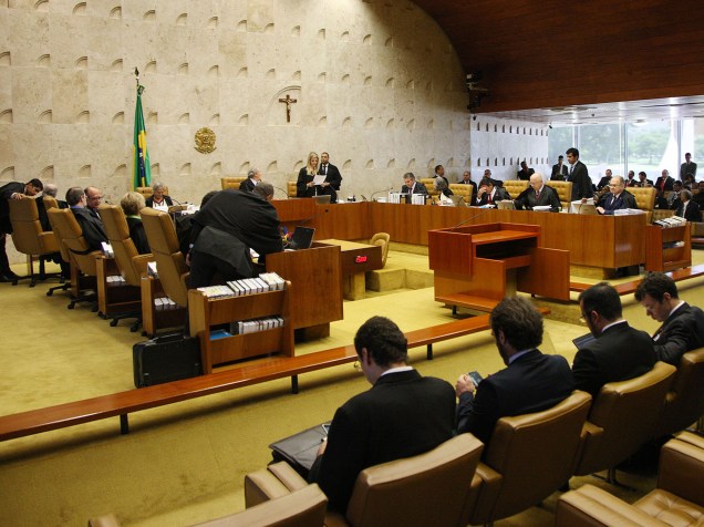 O STF (Supremo Tribunal Federal) retoma, nesta quinta-feira (17), o julgamento sobre o rito do processo de impeachment da presidente Dilma Rousseff. O pedido de destituição foi aceito pelo presidente da Câmara, Eduardo Cunha (PMDB-RJ)