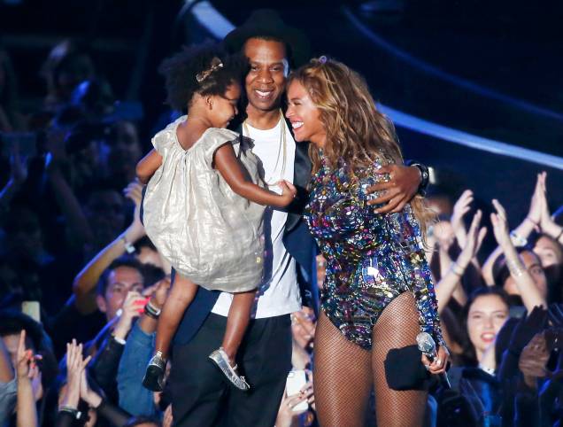 Beyoncé, Jay-Z e Blue Ivy no palco do VMA 2014