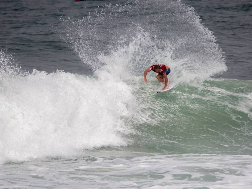 O australiano Taj Burrow eliminou o brasileiro Alejo Muniz durante a etapa de repescagem do Rio Pro 2015