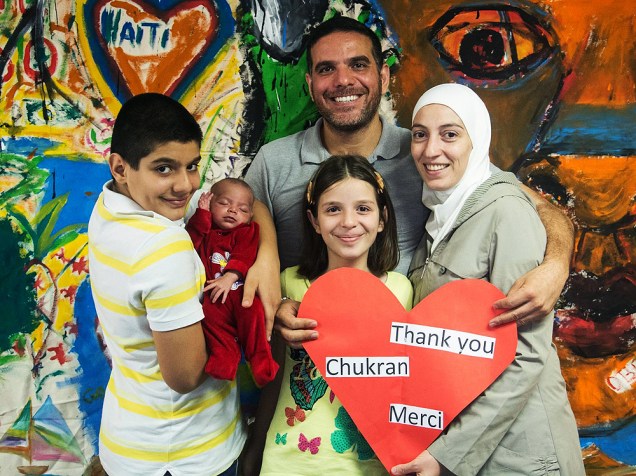 Talal Al-Tinawi com sua esposa, Ghazal, e os filhos do casal, Yara (esq), Riad e Sara (bebê) em São Paulo