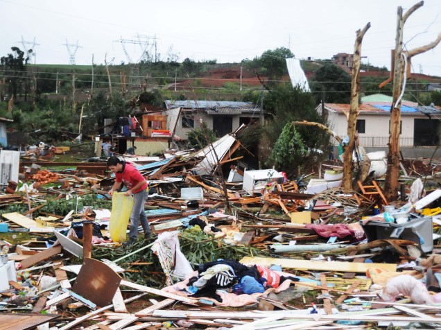 Destruição no município de Xanxerê (SC), atingido por tornado na tarde de segunda-feira (20)
