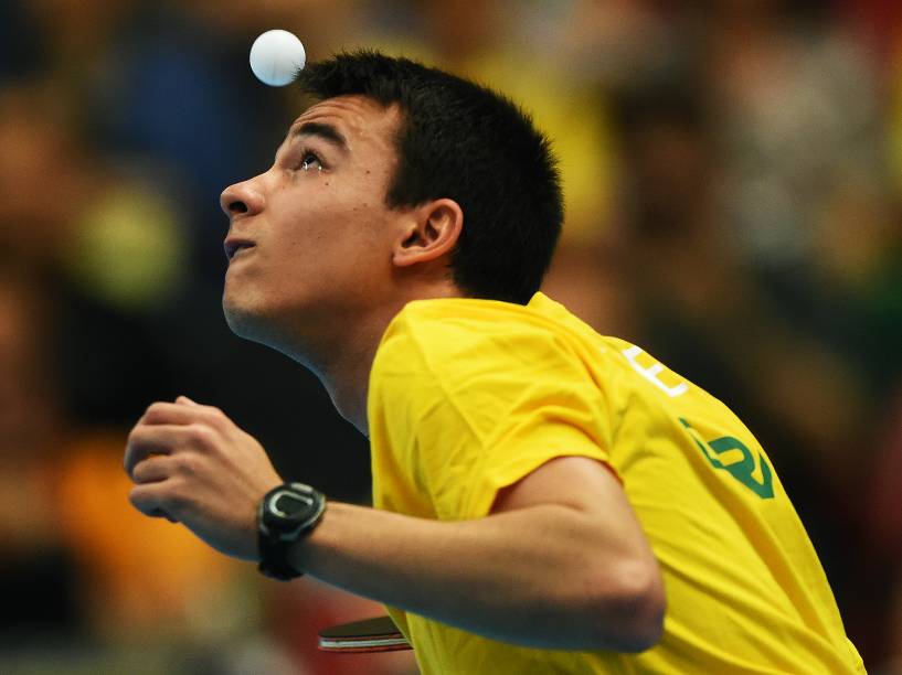 Hugo Calderano, da equipe brasileira, durante a disputa masculina pela medalha de ouro contra a equipe do Paraguai na competição de tênis de mesa dos Jogos Pan-Americanos 2015